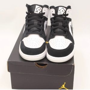 Like New Air Jordan 1 MID SE Diamond (GS) Grade Schools Size 6Y